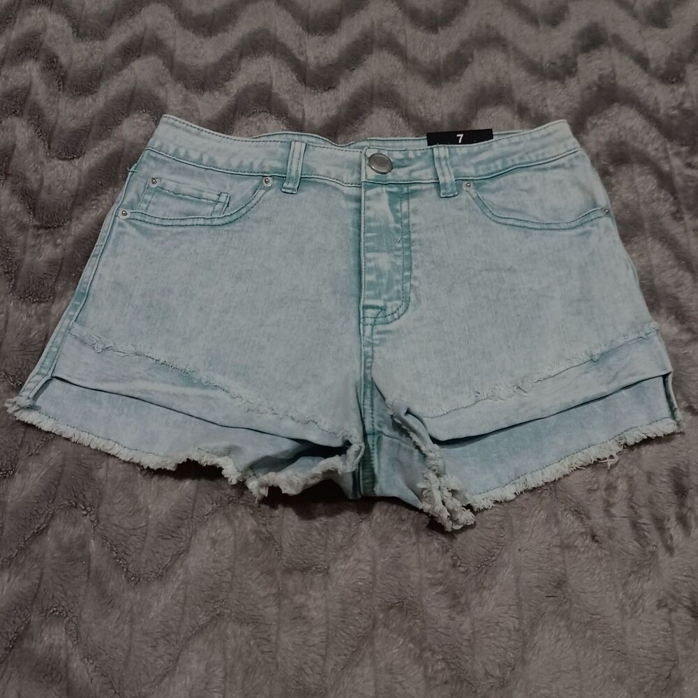 Fashion Nova Womens Juniors Size 7 Green Raw Hem Denim Jean Shorts NWT
